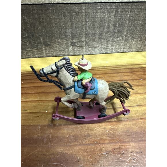 Hallmark Keepsake Ornament A Pony for Christmas 2014 17th in Series Bear In Box - Picture 3 of 5